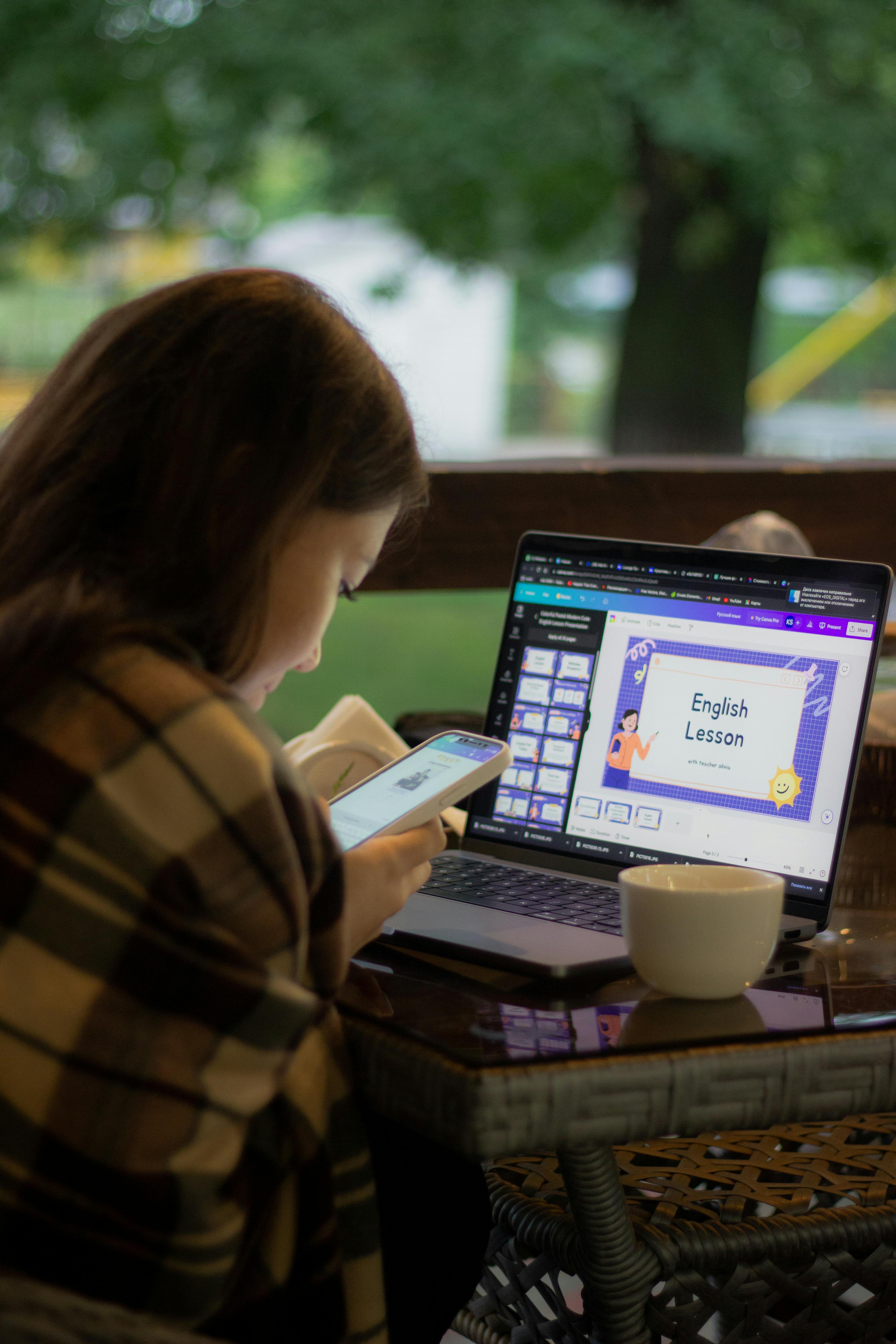 Schnittstelle für Inhalte und Bewertungen